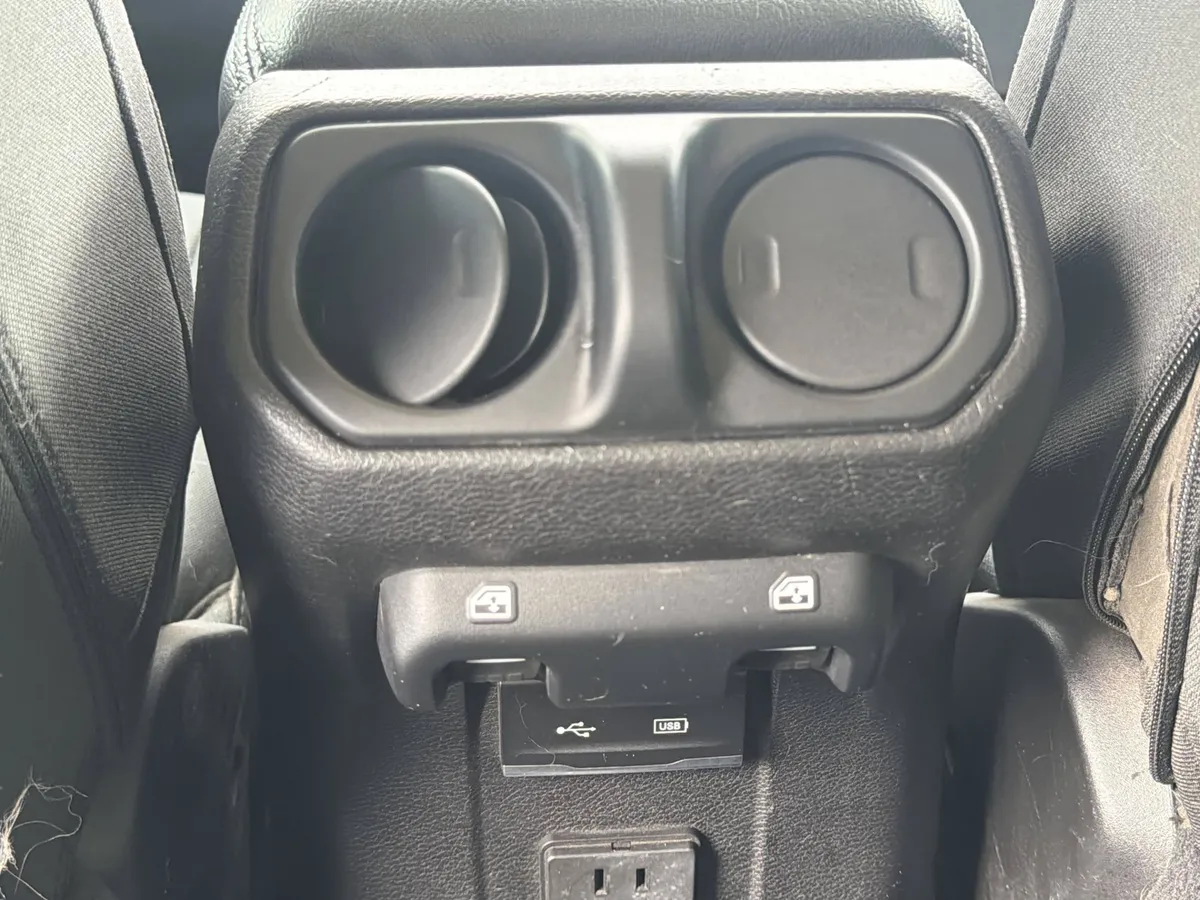2019 Jeep Wrangler Unlimited Sahara 4x4 thumbnail 15