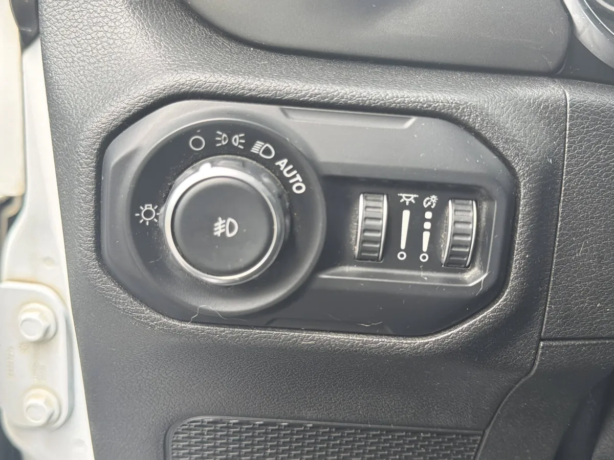 2019 Jeep Wrangler Unlimited Sahara 4x4 thumbnail 22
