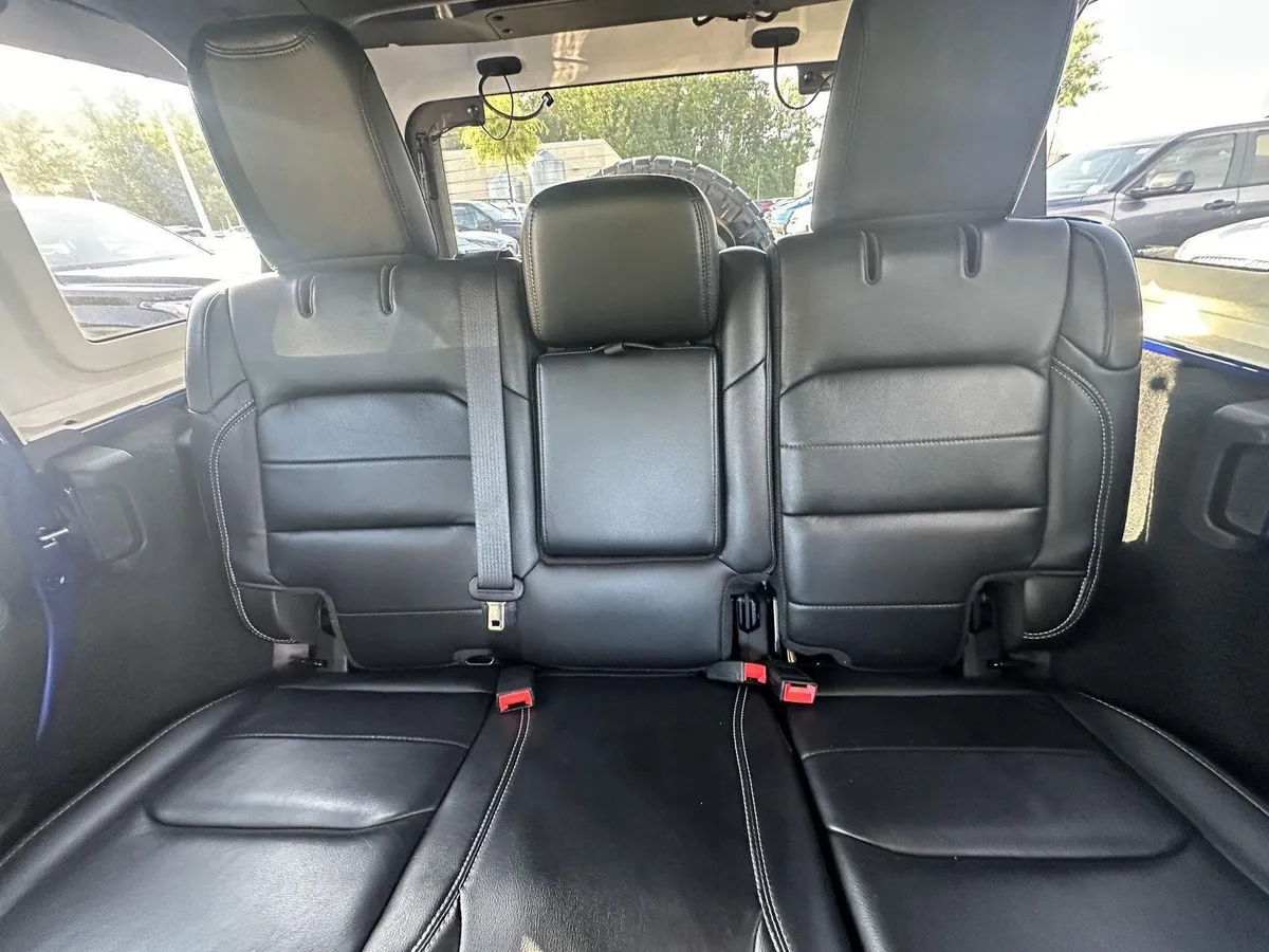 2019 Jeep Wrangler Unlimited Sahara thumbnail 12