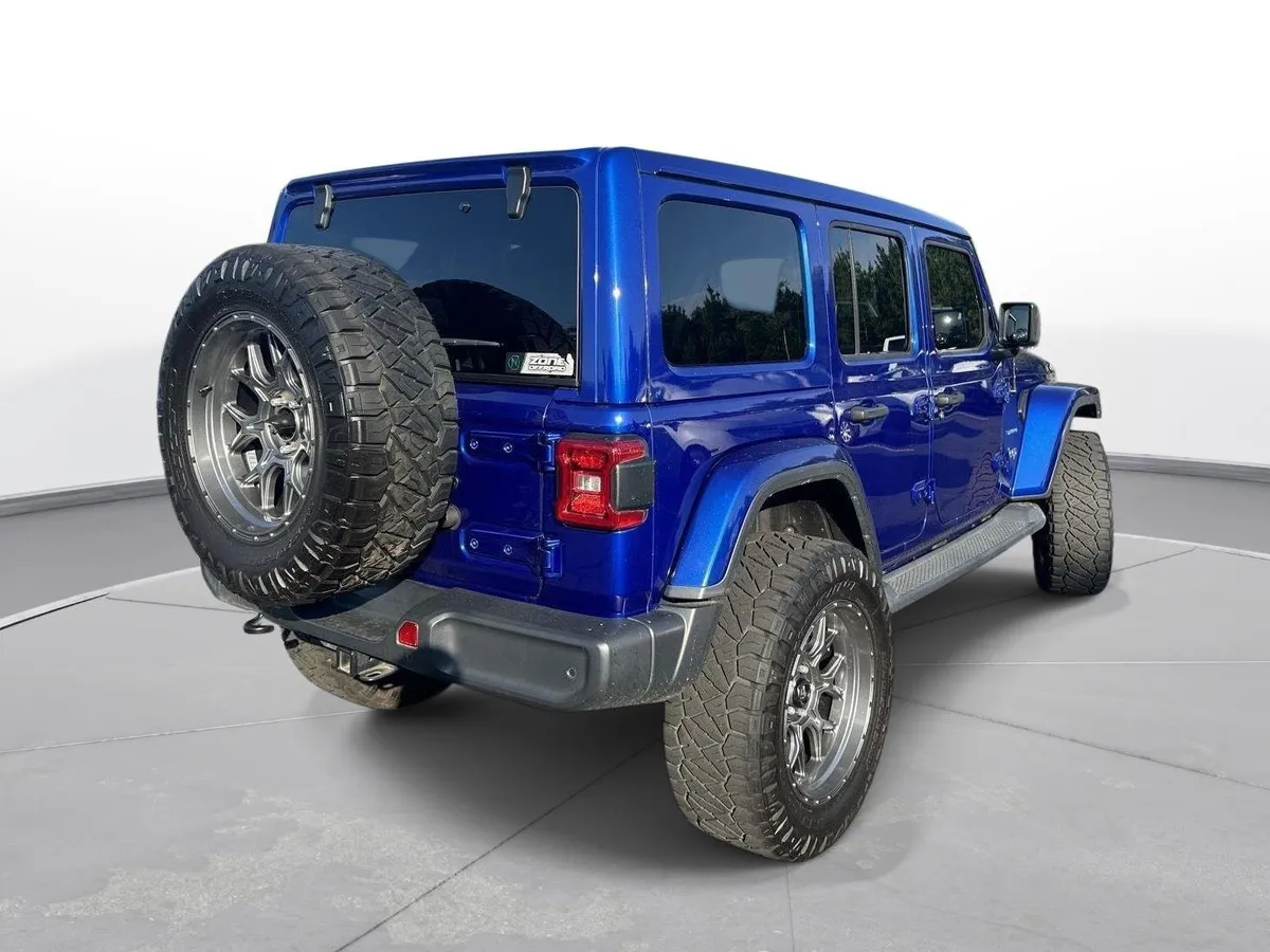 2019 Jeep Wrangler Unlimited Sahara thumbnail 6