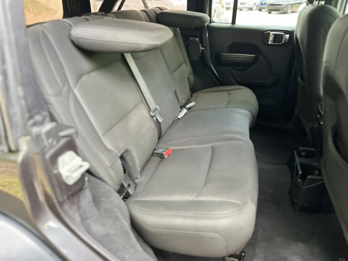 2019 Jeep Wrangler Unlimited Sport S thumbnail 19