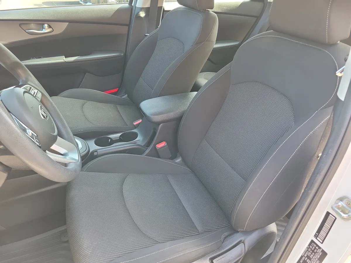 2019 Kia Forte LXS thumbnail 11