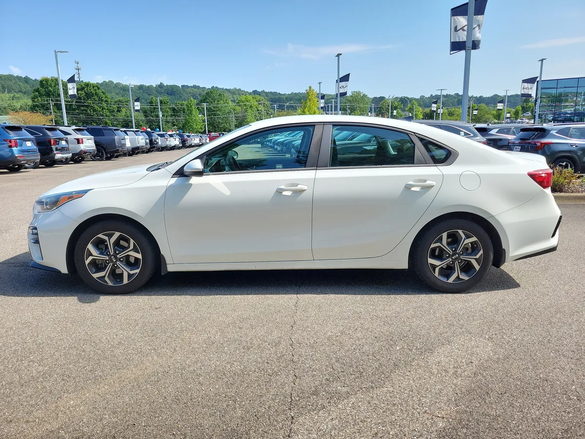 2019 Kia Forte LXS thumbnail 2