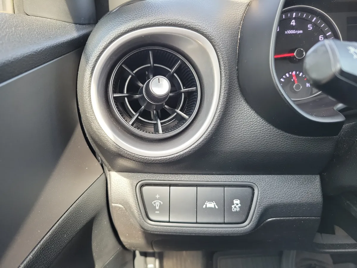 2019 Kia Forte LXS thumbnail 24