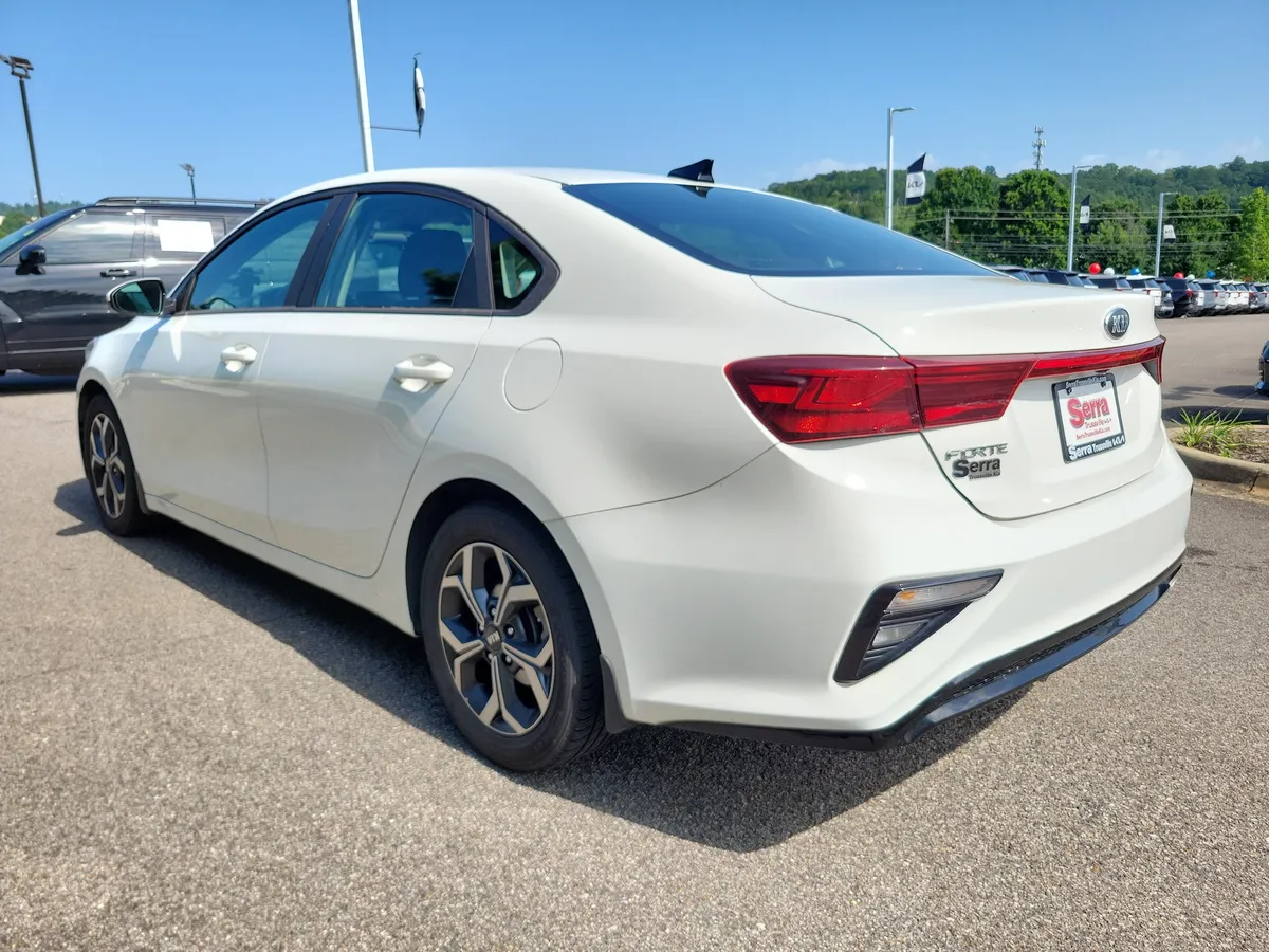 2019 Kia Forte LXS thumbnail 3