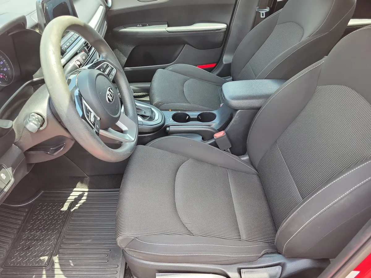 2019 Kia Forte LXS thumbnail 10