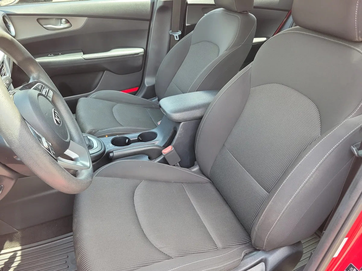 2019 Kia Forte LXS thumbnail 11