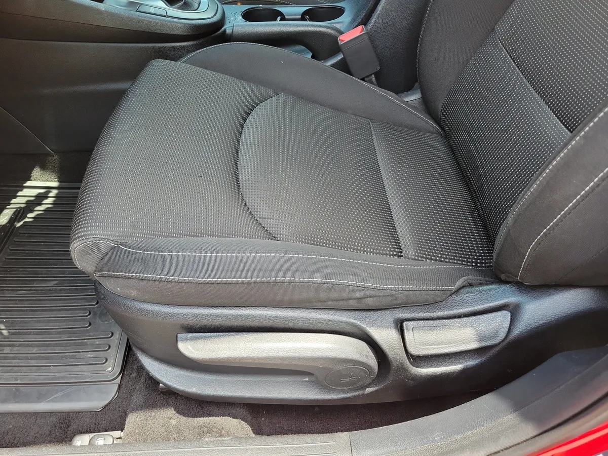 2019 Kia Forte LXS thumbnail 12