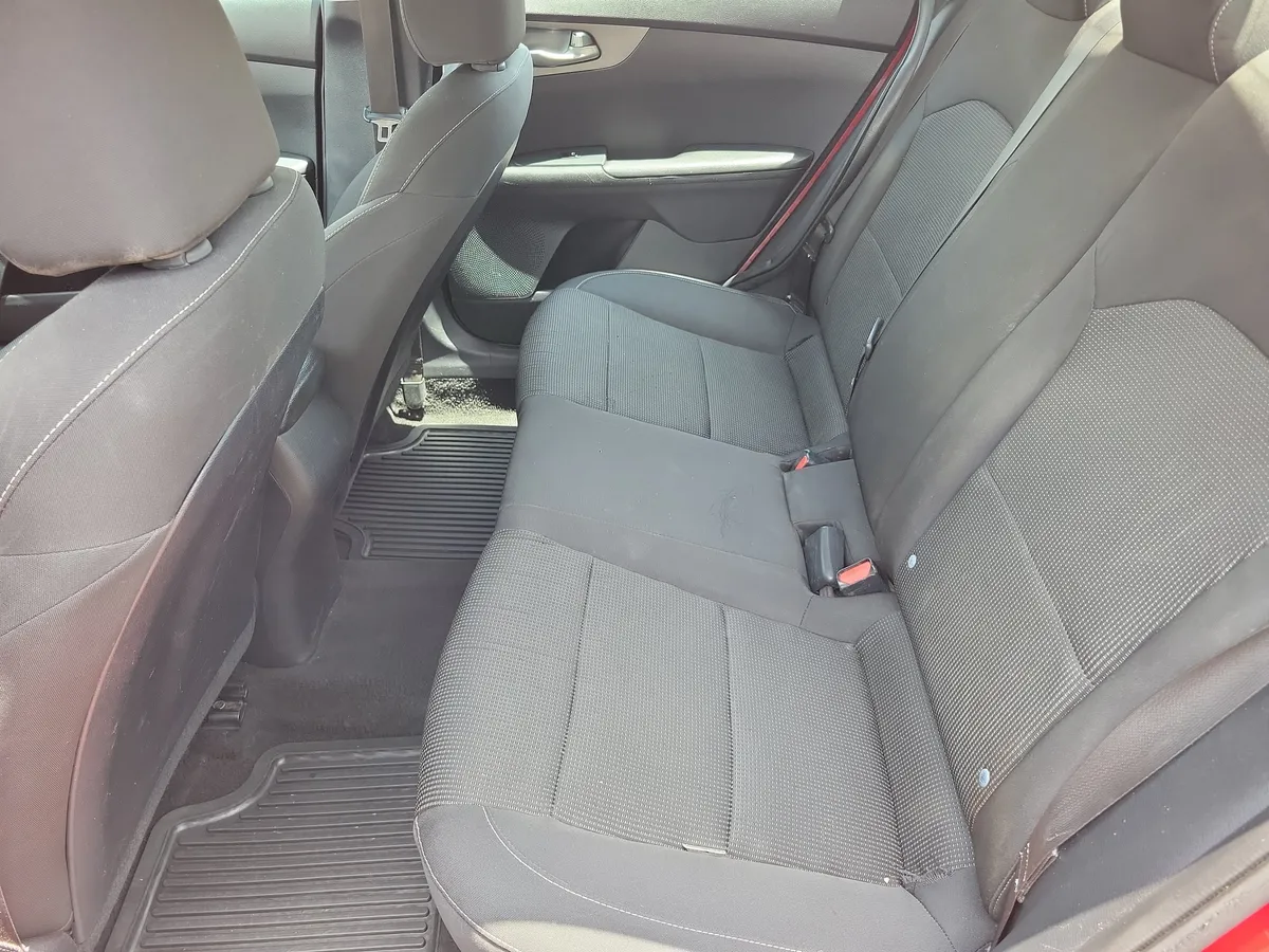 2019 Kia Forte LXS thumbnail 13