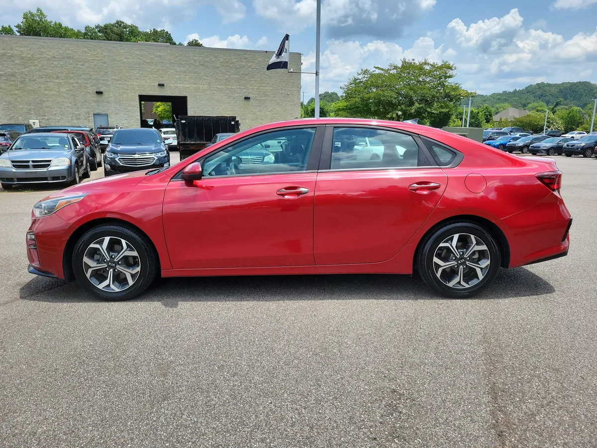 2019 Kia Forte LXS thumbnail 2