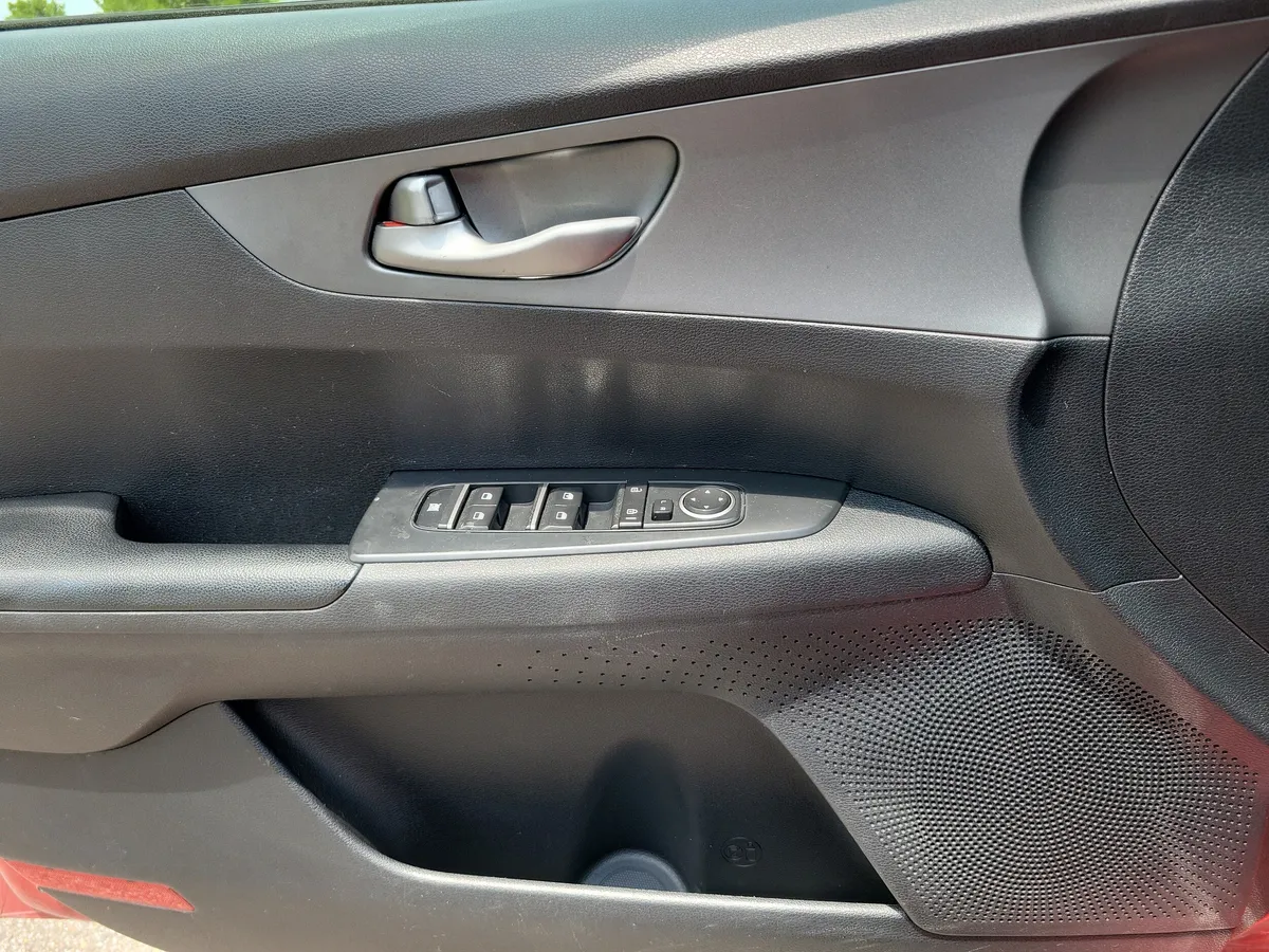 2019 Kia Forte LXS thumbnail 23