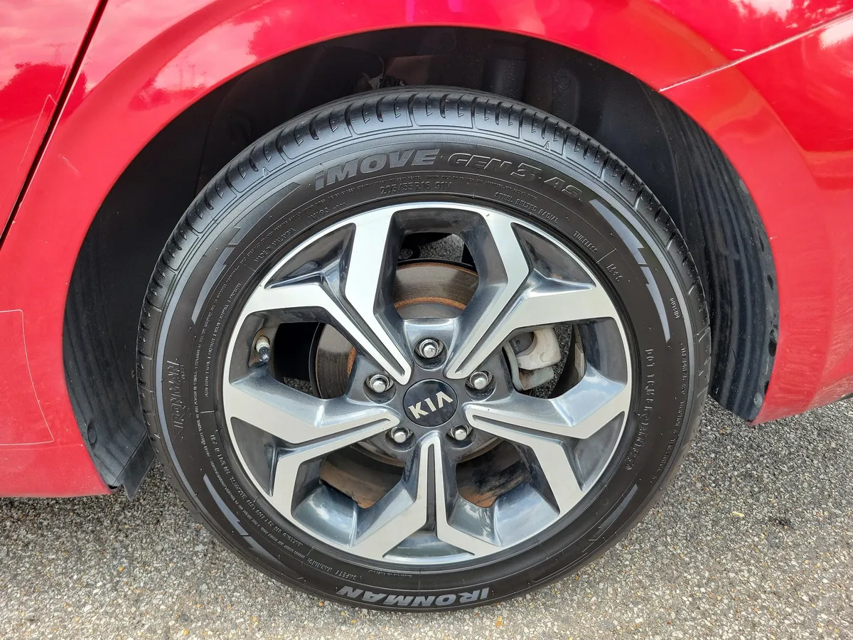 2019 Kia Forte LXS thumbnail 25