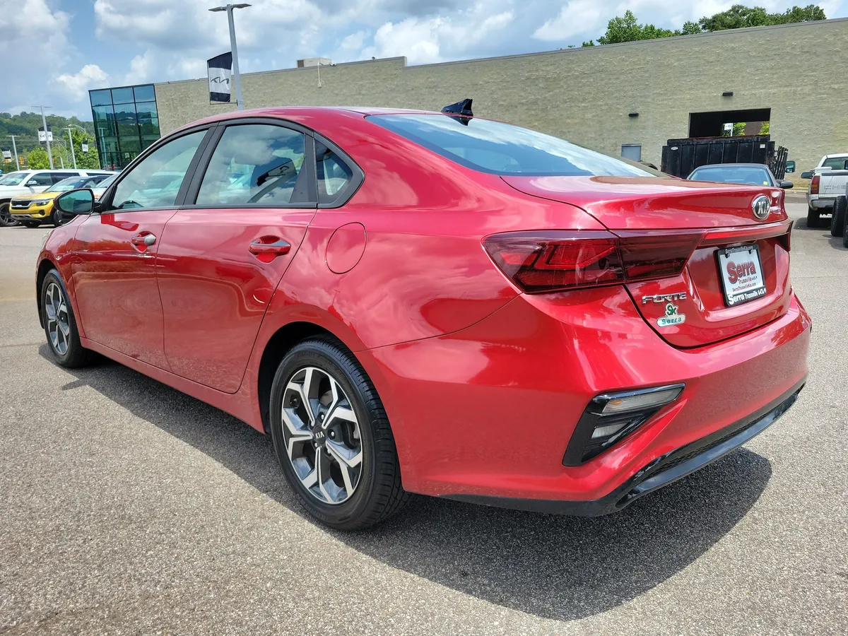 2019 Kia Forte LXS thumbnail 3