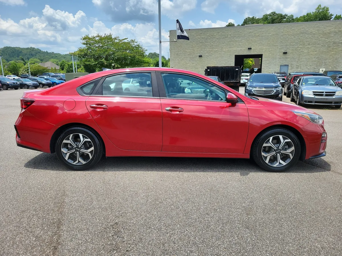 2019 Kia Forte LXS thumbnail 6