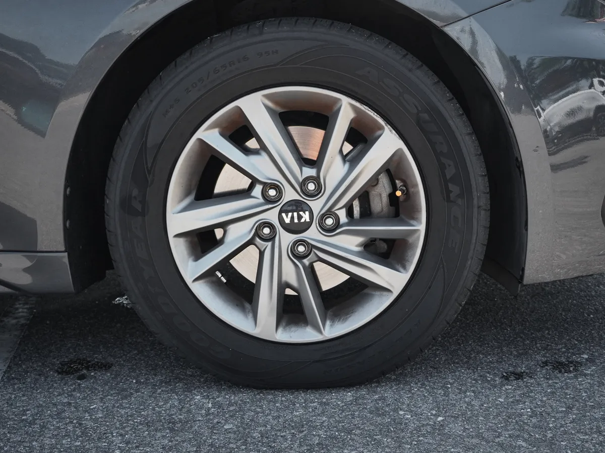 2019 Kia Optima LX thumbnail 12