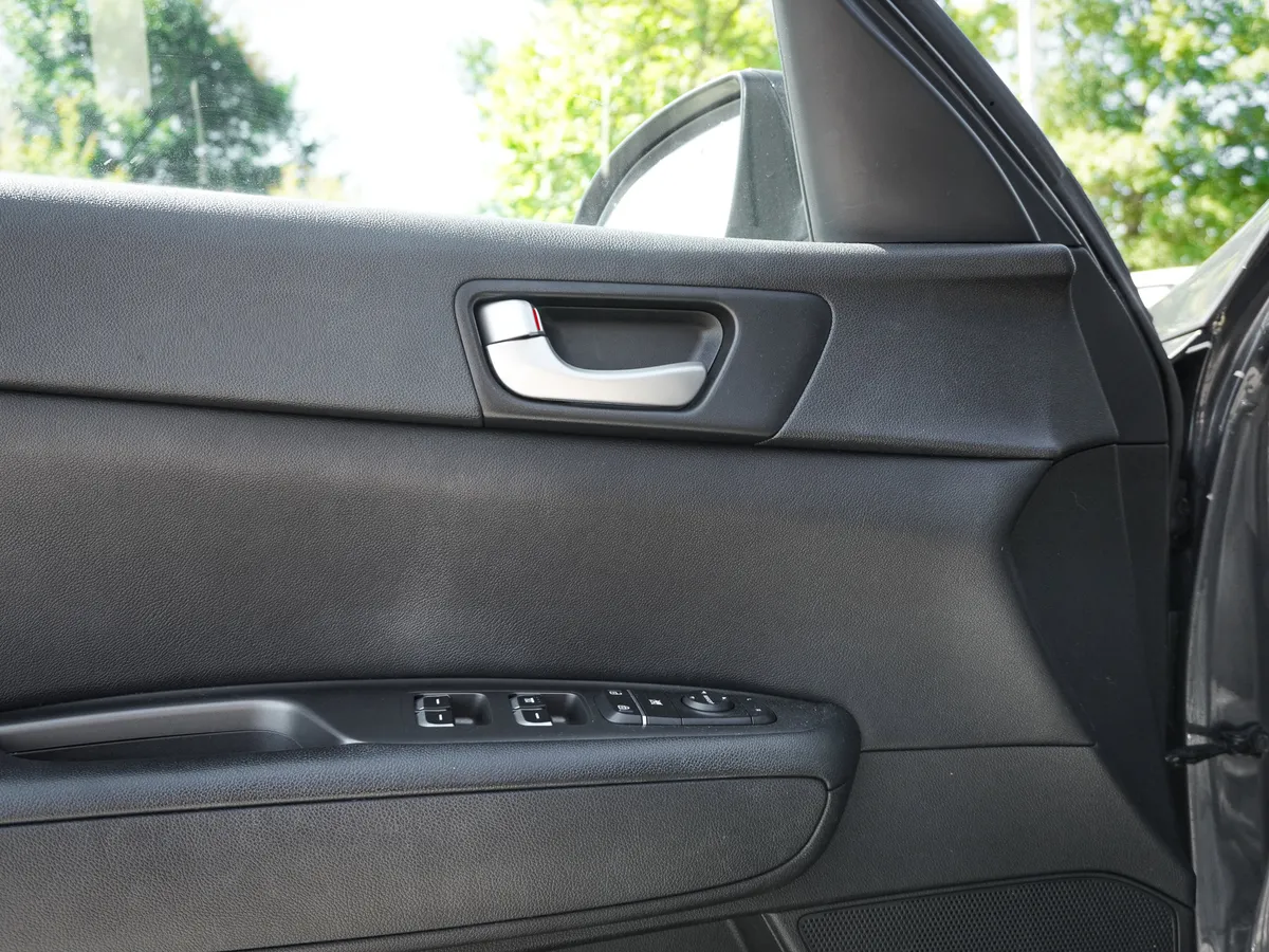 2019 Kia Optima LX thumbnail 14