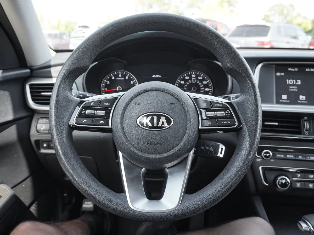 2019 Kia Optima LX thumbnail 16