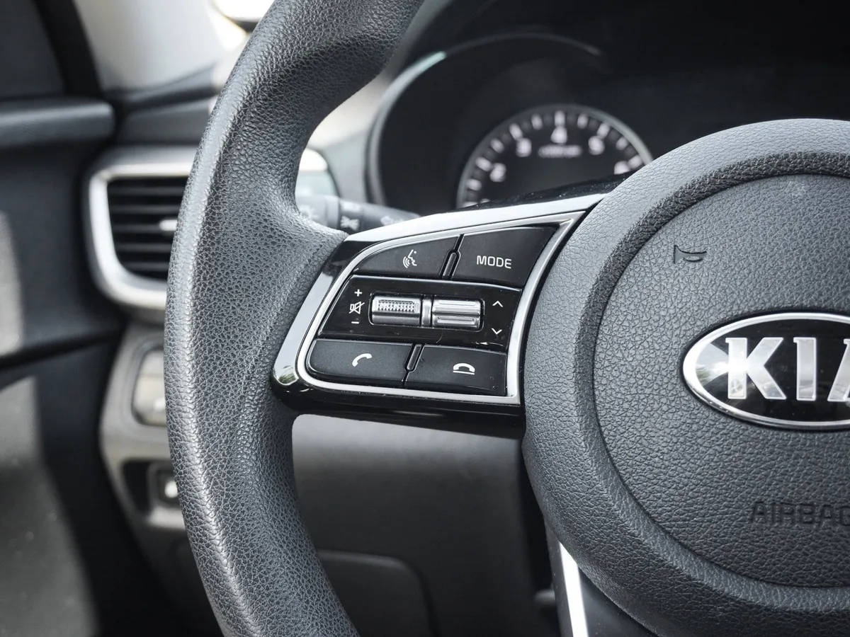 2019 Kia Optima LX thumbnail 17