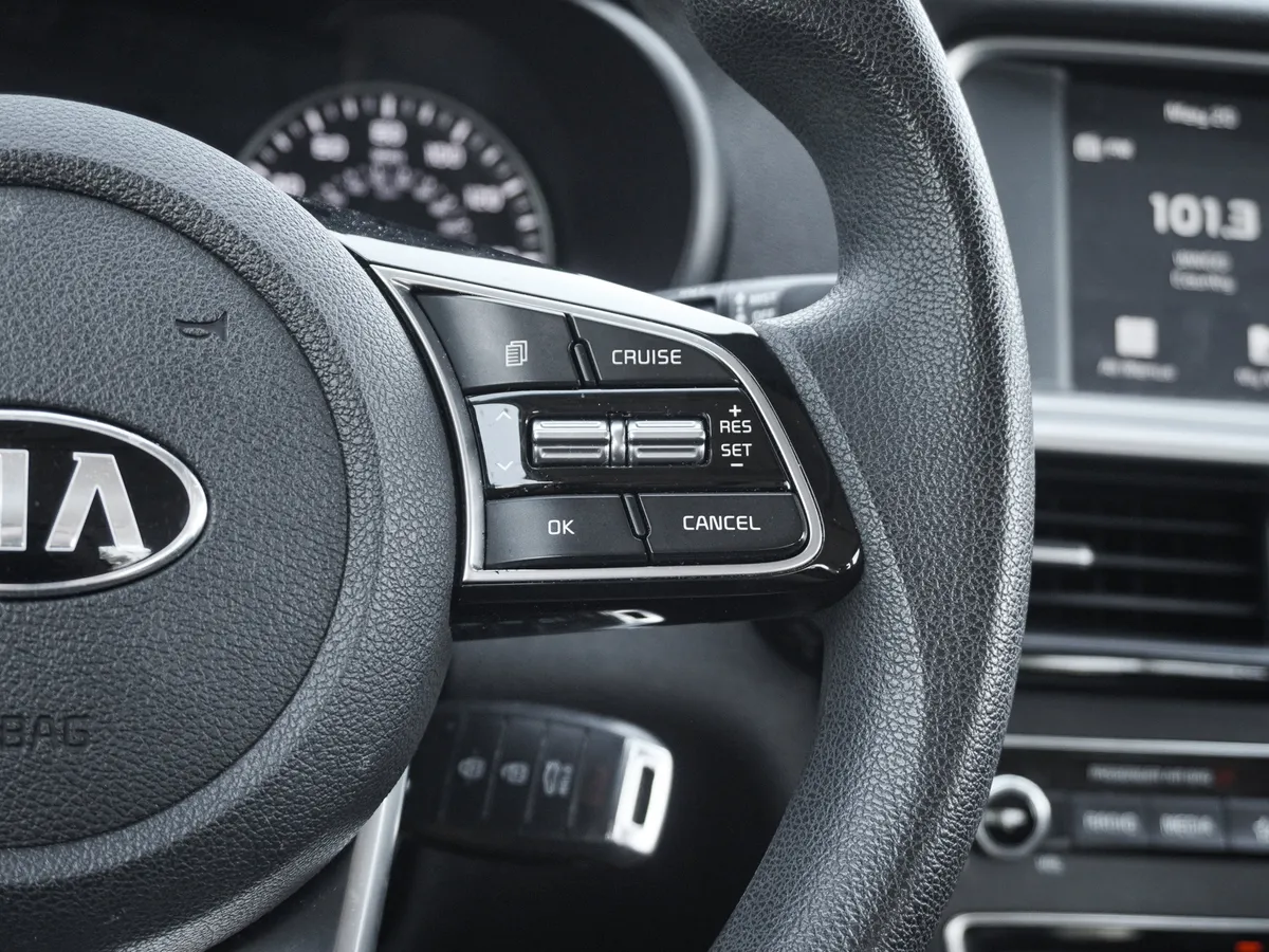 2019 Kia Optima LX thumbnail 18