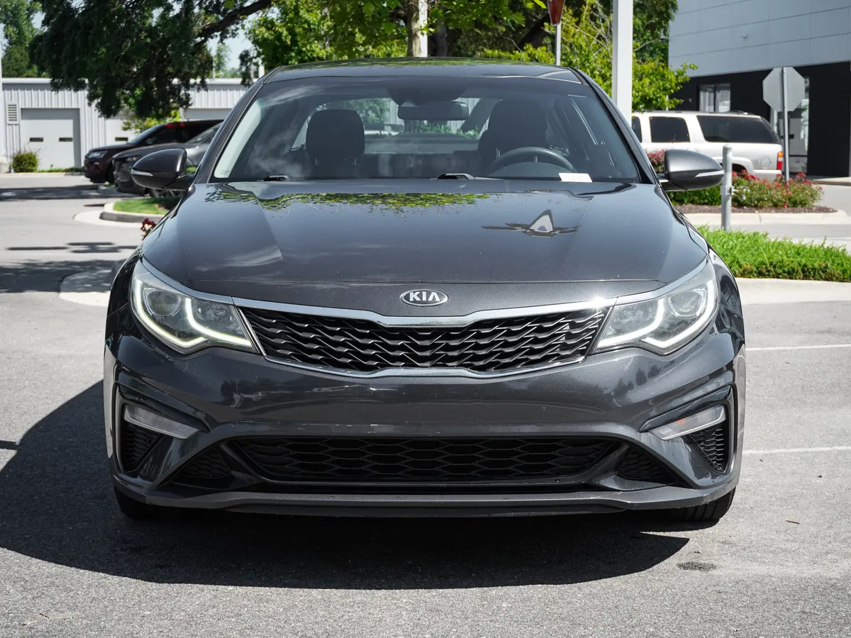 2019 Kia Optima LX thumbnail 2