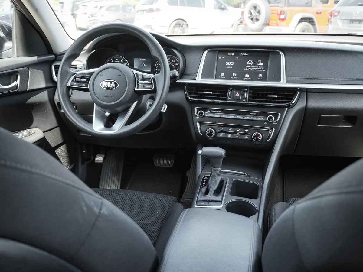 2019 Kia Optima LX thumbnail 26