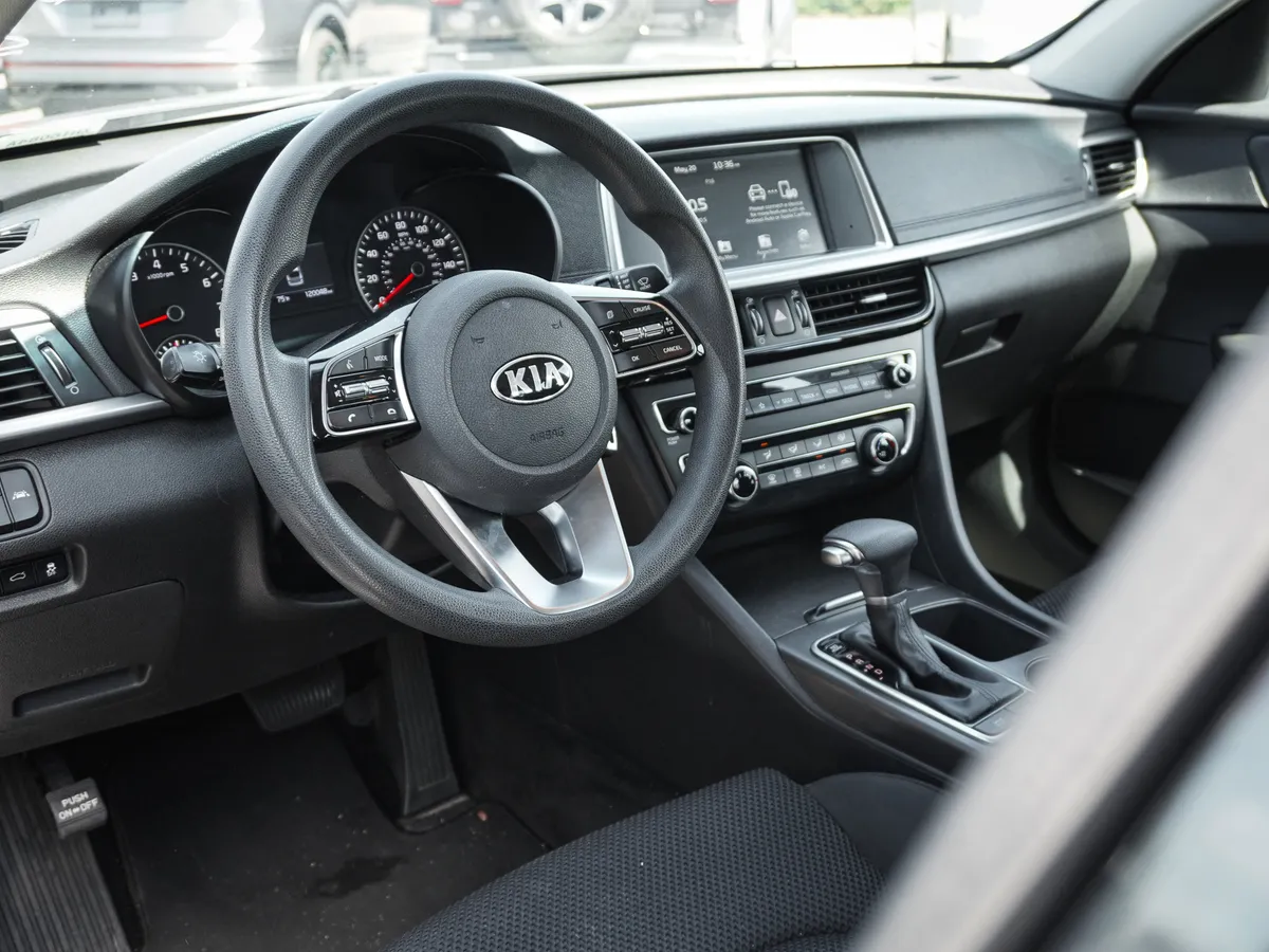 2019 Kia Optima LX thumbnail 28