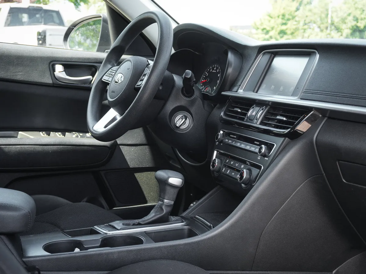 2019 Kia Optima LX thumbnail 31