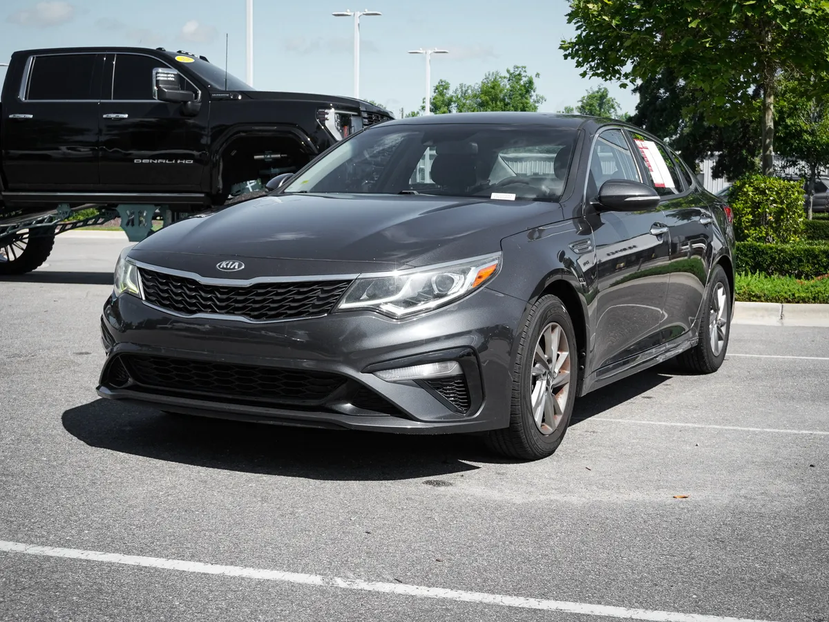 2019 Kia Optima LX thumbnail 4