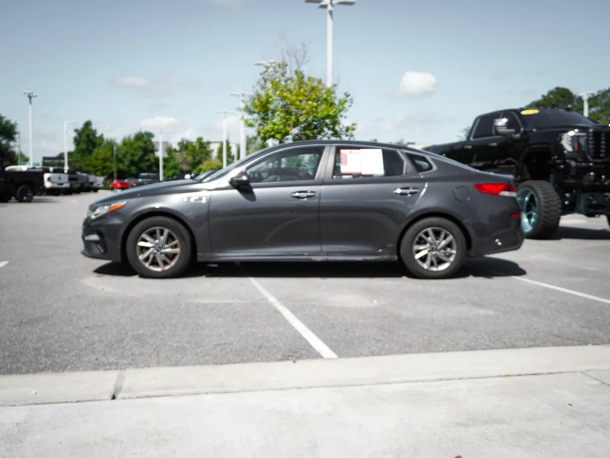2019 Kia Optima LX thumbnail 6