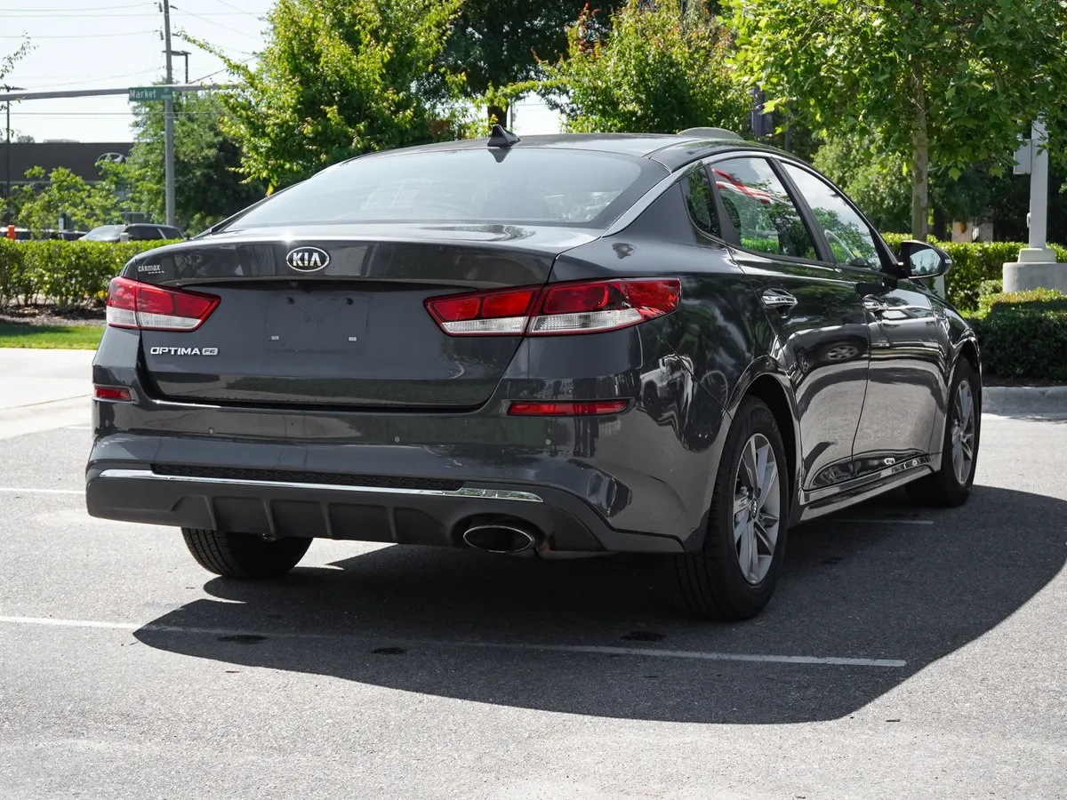 2019 Kia Optima LX thumbnail 9