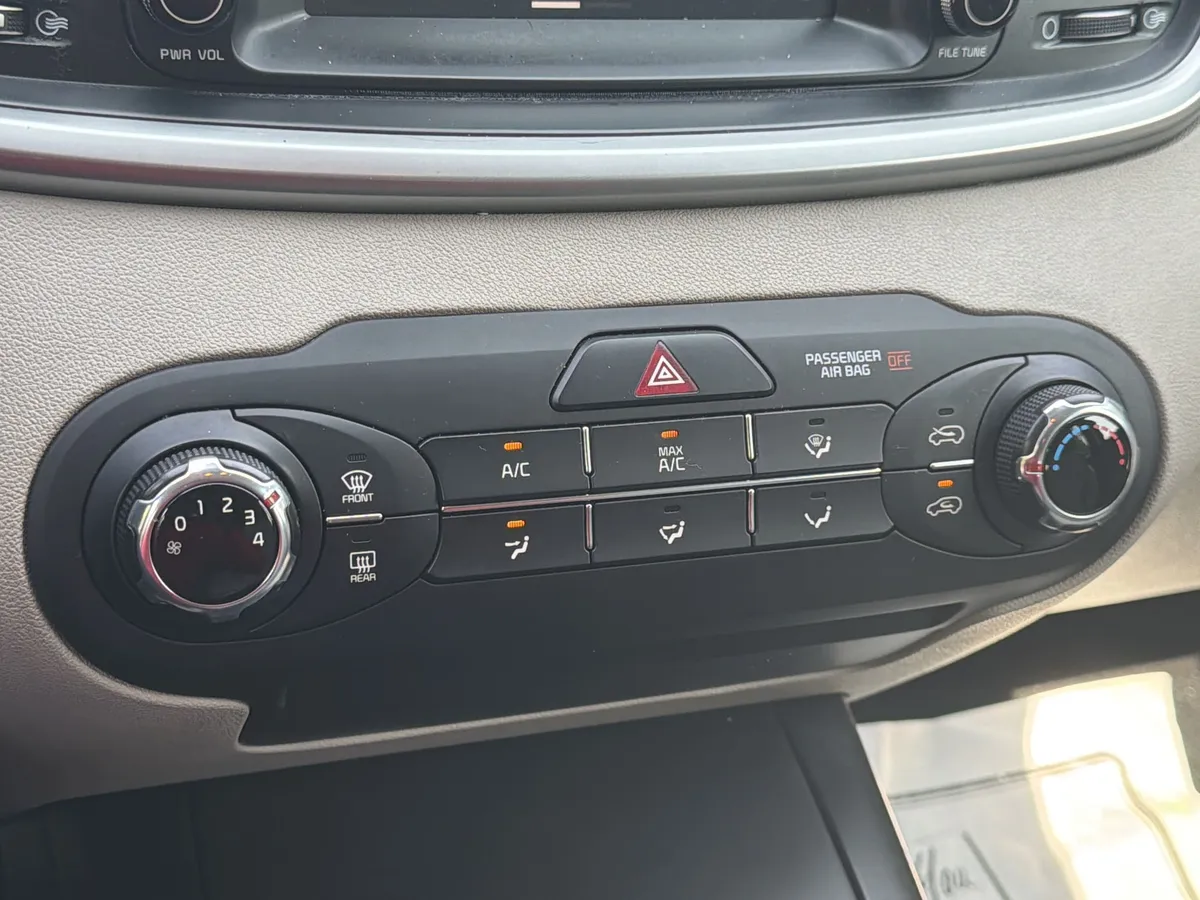 2019 Kia Sorento 2.4L LX thumbnail 10