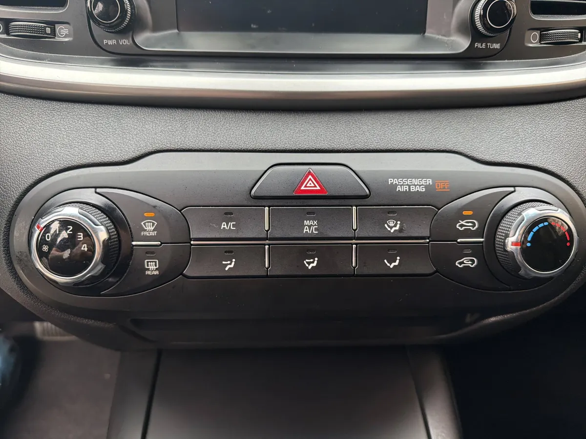 2019 Kia Sorento 2.4L LX thumbnail 16