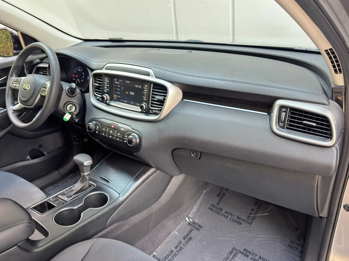 2019 Kia Sorento LX thumbnail 12
