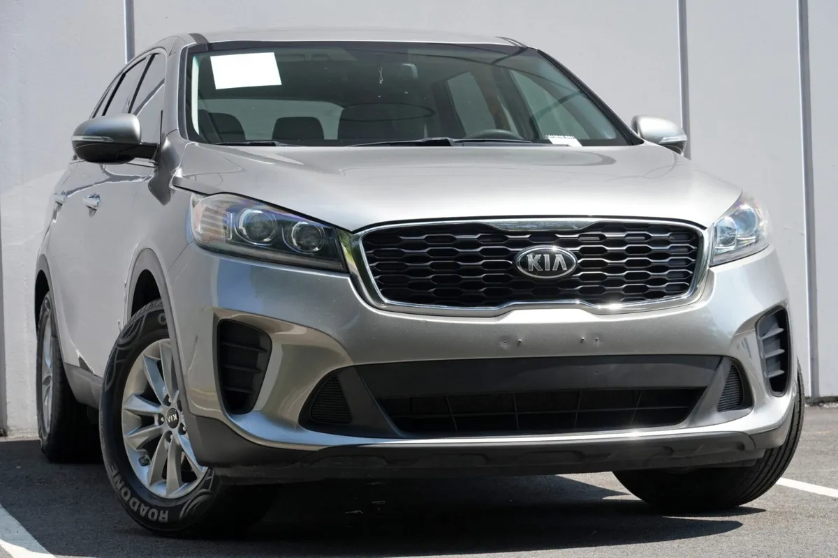 2019 Kia Sorento LX thumbnail 2