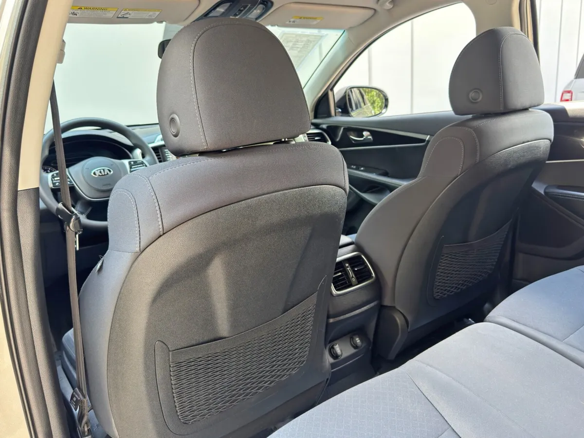 2019 Kia Sorento LX thumbnail 25