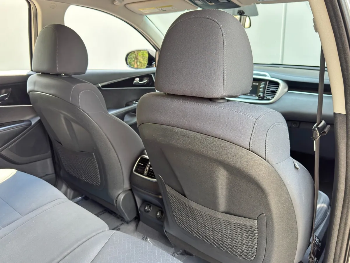 2019 Kia Sorento LX thumbnail 26