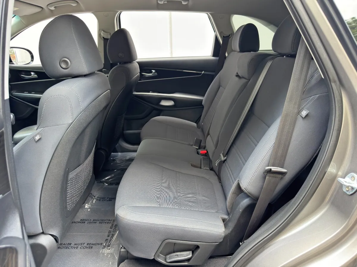 2019 Kia Sorento LX thumbnail 31
