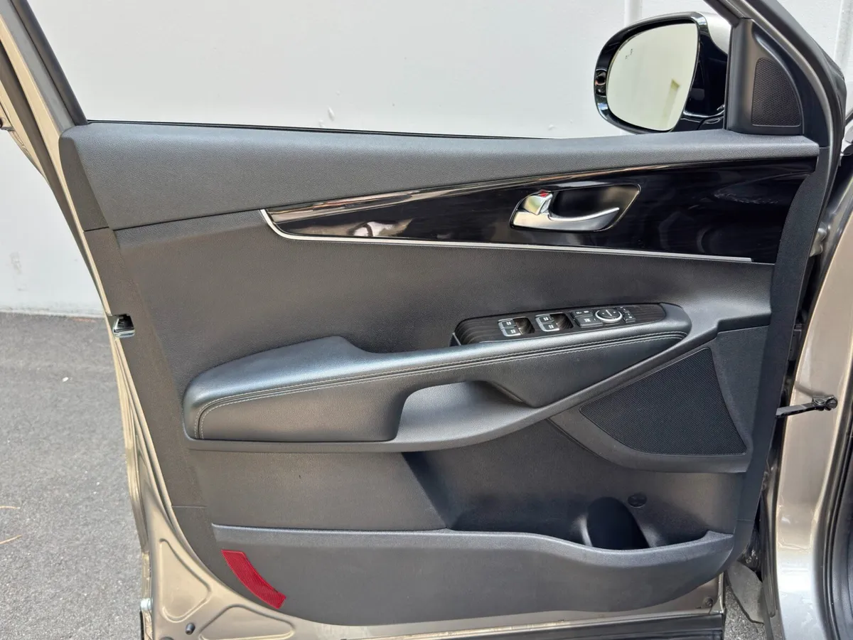 2019 Kia Sorento LX thumbnail 32