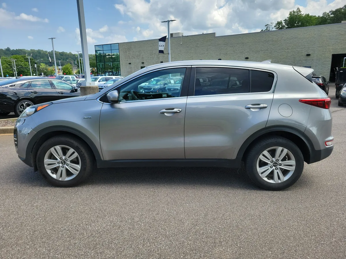 2019 Kia Sportage LX thumbnail 2