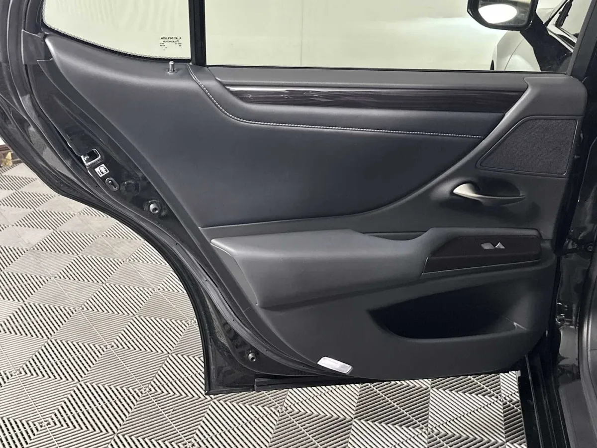 2019 Lexus ES 350 thumbnail 23