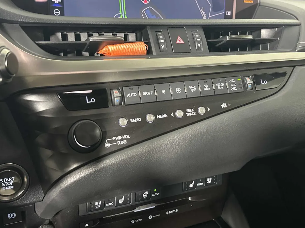 2019 Lexus ES 350 thumbnail 30