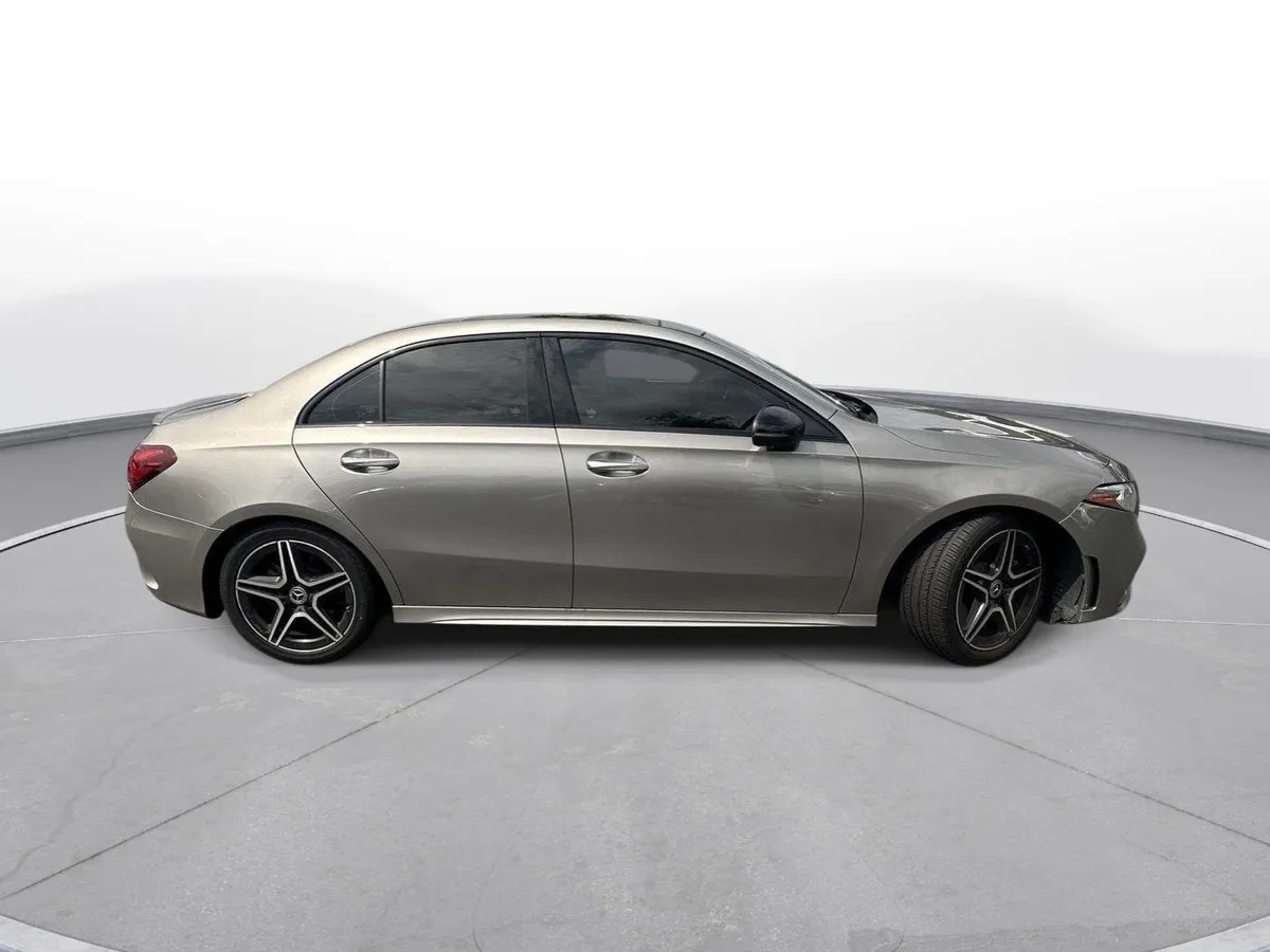 2019 Mercedes-Benz A-Class A 220 thumbnail 5