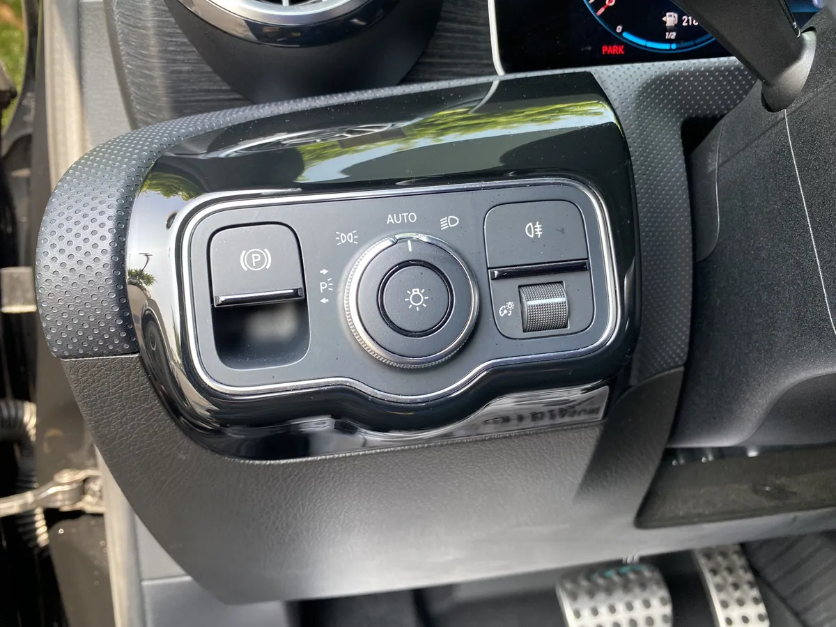 2019 Mercedes-Benz A-Class A 220 thumbnail 17