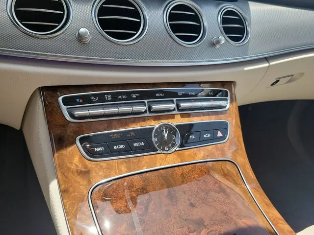 2019 Mercedes-Benz E-Class E 300 4MATIC thumbnail 22