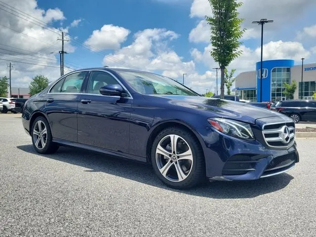 2019 Mercedes-Benz E-Class E 300 4MATIC thumbnail 3