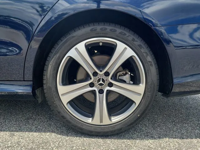 2019 Mercedes-Benz E-Class E 300 4MATIC thumbnail 7