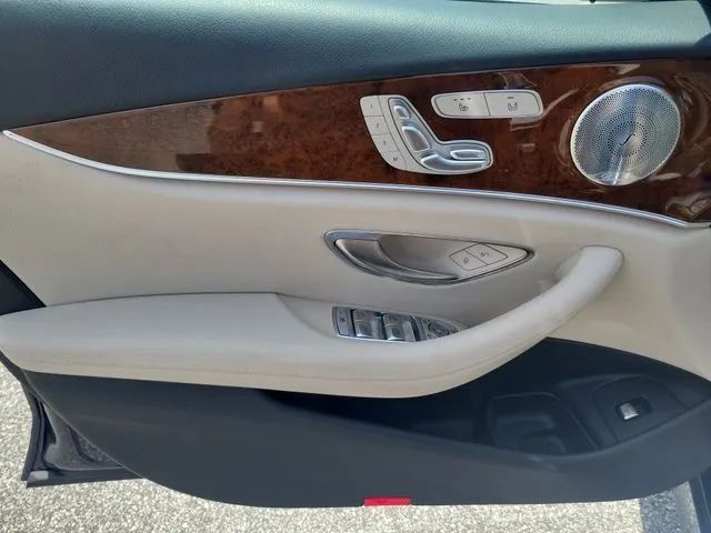 2019 Mercedes-Benz E-Class E 300 4MATIC thumbnail 8