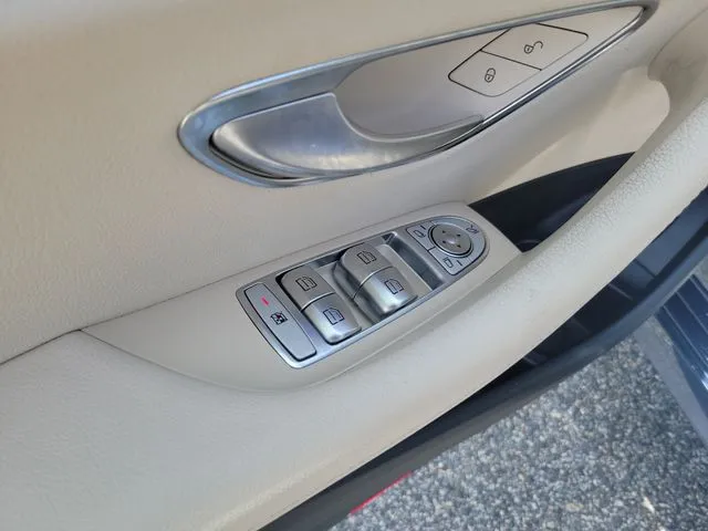 2019 Mercedes-Benz E-Class E 300 4MATIC thumbnail 9