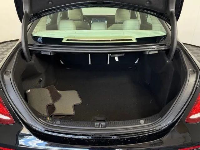 2019 Mercedes-Benz E-Class E 300 thumbnail 17