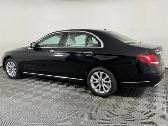 2019 Mercedes-Benz E-Class E 300 thumbnail 4
